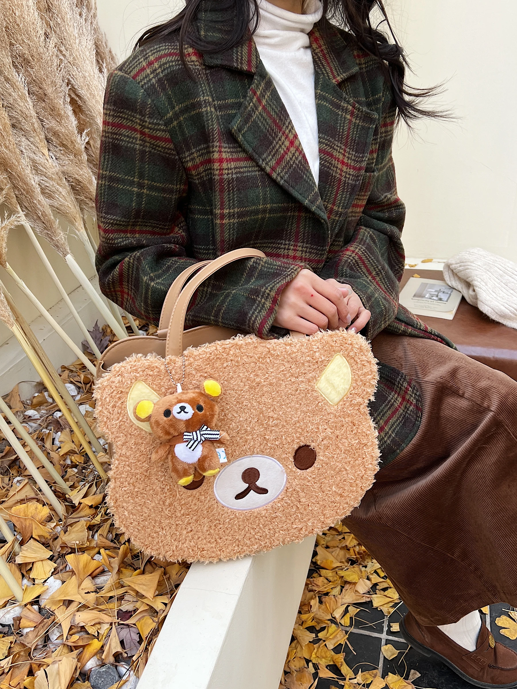 Сумка-тоут Cute Bear большой вместимости для женщин, уникальный дизайн, очень привлекательная сумка через плечо, модная молодежная сумка.
Сумка-тоут Cute Bear большой вместимости для женщин, уникальный дизайн, очень привлекательная сумка через плечо, модная молодежная сумка.