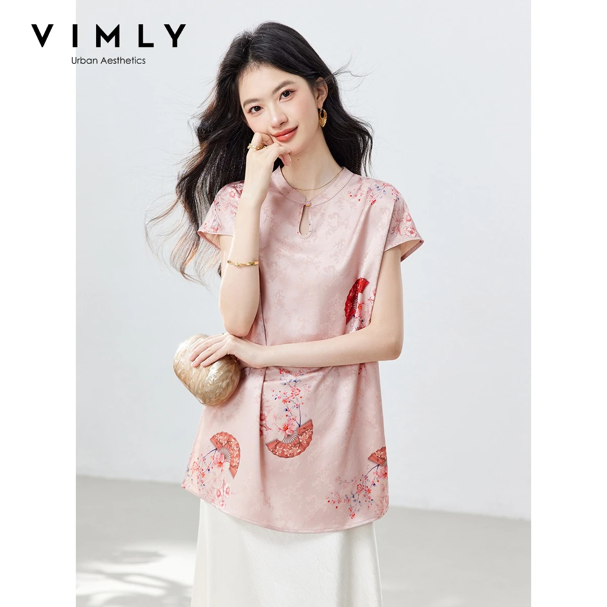 VIMLY Women's Improved Pink Cheongsam Shirt 2026 Summer New Satin Print Stand Up Collar Top New Chinese Style Clothes A6539
VIMLY Women's Improved Pink Cheongsam Shirt 2026 Summer New Satin Print Stand Up Collar Top New Chinese Style Clothes A6539