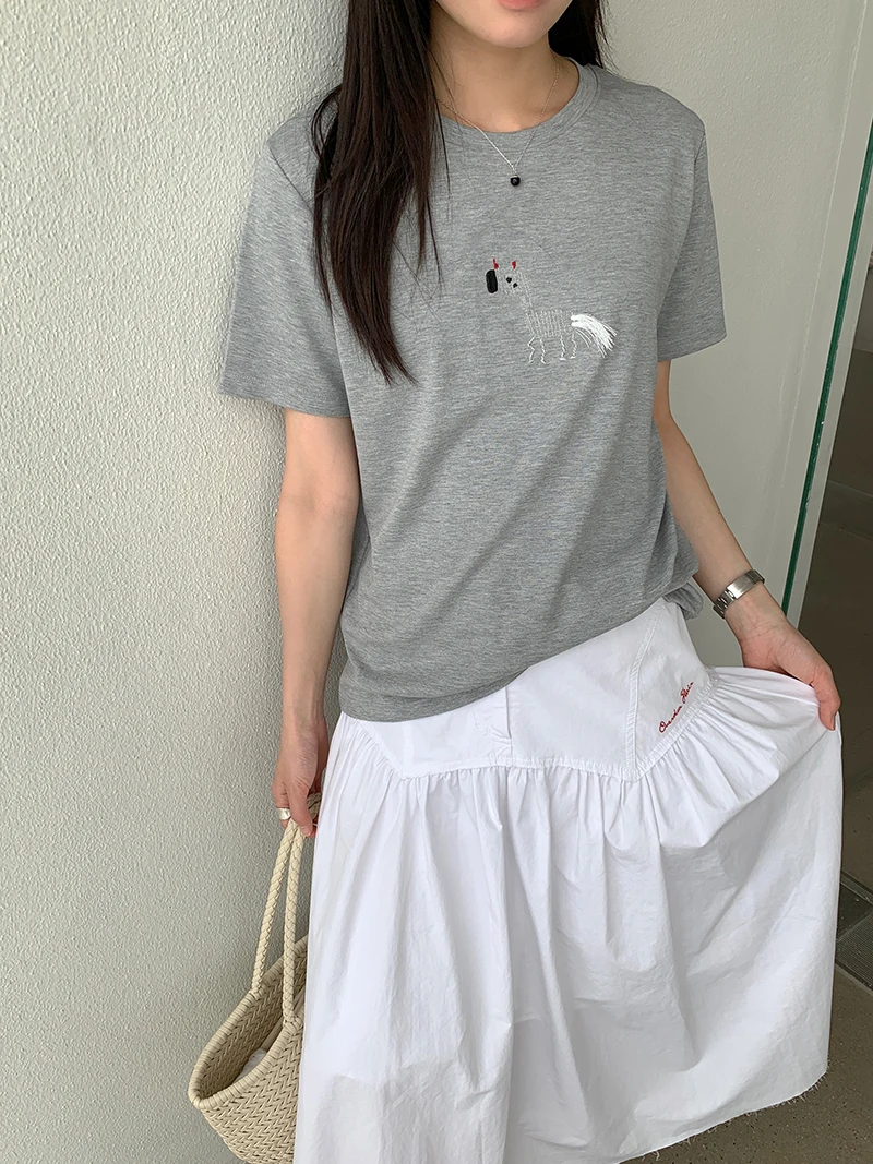 Summer women's casual solid color pony embroidered round neck short sleeved loose T-shirt
Summer women's casual solid color pony embroidered round neck short sleeved loose T-shirt