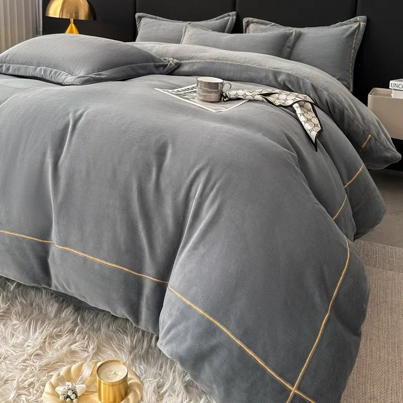 Double-sided velvet quilt cover, dormitory three-piece set, solid color thickened milk velvet four-piece set.
Double-sided velvet quilt cover, dormitory three-piece set, solid color thickened milk velvet four-piece set.