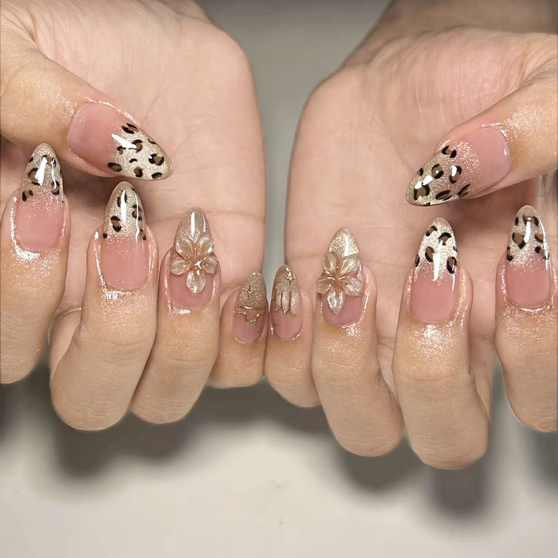 30pcs 3D Ombré Floral Press on Nails Leopard-Print French Fake Nail Cat-Eye Gold-Plated Pink Gradient False Nail for Women&Girl
30pcs 3D Ombré Floral Press on Nails Leopard-Print French Fake Nail Cat-Eye Gold-Plated Pink Gradient False Nail for Women&Girl