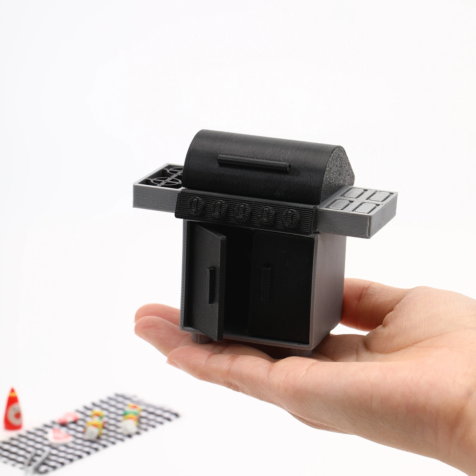1:12 Dollhouse Grill Side Trays Dollhouse Grill Miniature Decor Molded Details Openable Lid
1:12 Dollhouse Grill Side Trays Dollhouse Grill Miniature Decor Molded Details Openable Lid
