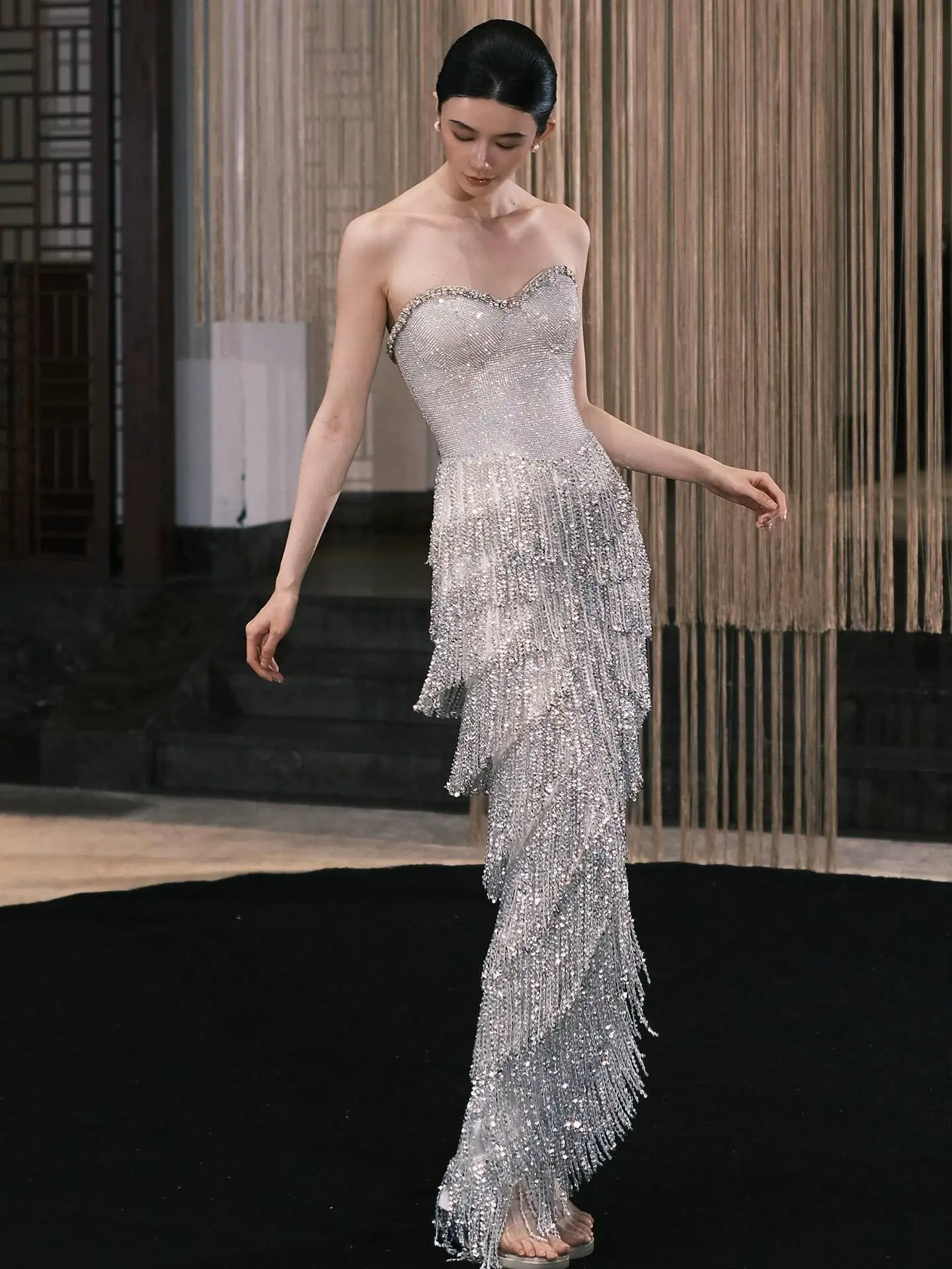 Silver Heavy-duty Tassel Evening Dress 2026 New Model, High-end Light Luxury Bridal Strapless Engagement Sequin Toast Long
Silver Heavy-duty Tassel Evening Dress 2026 New Model, High-end Light Luxury Bridal Strapless Engagement Sequin Toast Long