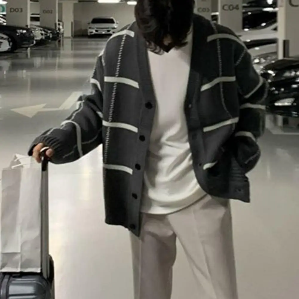 Men Vintage Knitwear Cardigan Men's V-neck Plaid Print Knitwear Cardigan Autumn Winter Sweater Coat with Single Breasted Design
Men Vintage Knitwear Cardigan Men's V-neck Plaid Print Knitwear Cardigan Autumn Winter Sweater Coat with Single Breasted Design