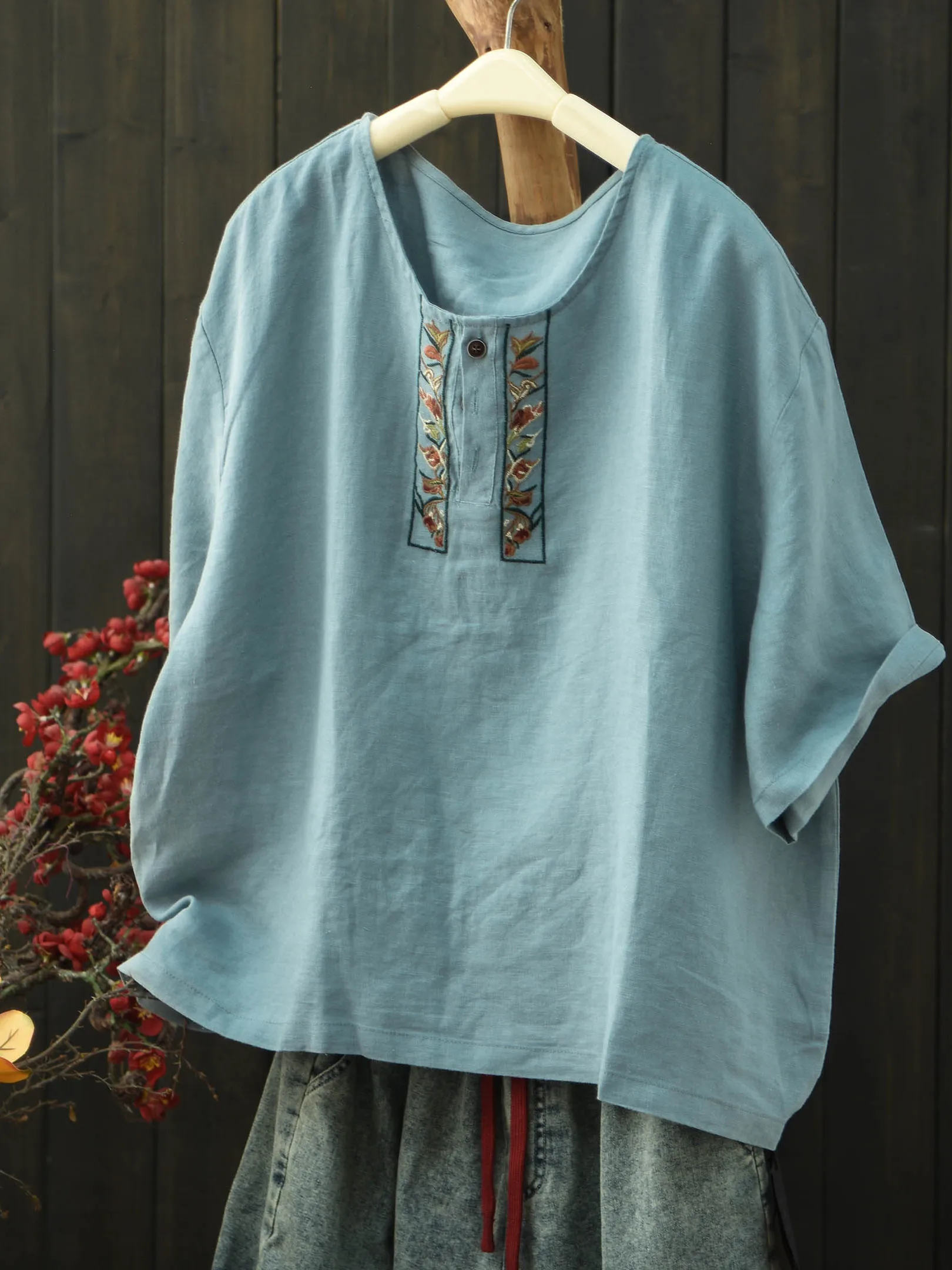 Retro Artistic Embroidered Half Open Front Linen Short Sleeve Women's Loose Summer New Breathable Casual Top Shirt
Retro Artistic Embroidered Half Open Front Linen Short Sleeve Women's Loose Summer New Breathable Casual Top Shirt