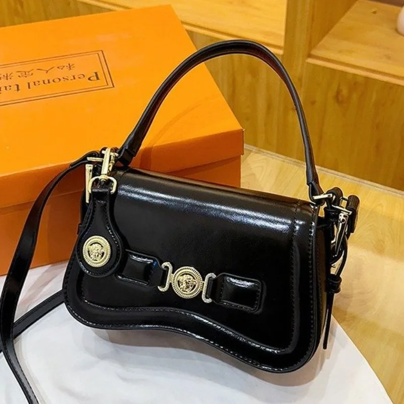 Designer Diaper Bag High-End Leather Clutch Vintage Minimalist Tote Large Capacity Shopper Best Superstar Show Casual Elegant
Designer Diaper Bag High-End Leather Clutch Vintage Minimalist Tote Large Capacity Shopper Best Superstar Show Casual Elegant