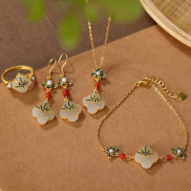 S925 sterling silver Hetian jade white jade enamel four-leaf clover lucky grass retro style four-piece set
S925 sterling silver Hetian jade white jade enamel four-leaf clover lucky grass retro style four-piece set