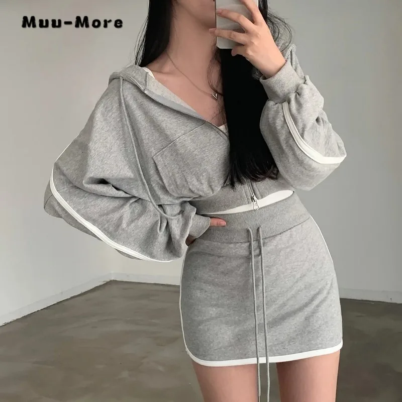Casual Sporty Style 2 Piece Set Women Long Sleeve Zipper Hooded Coat + Drawstring Skirt Office Lady Two Piece Skirt Set Outfits
Casual Sporty Style 2 Piece Set Women Long Sleeve Zipper Hooded Coat + Drawstring Skirt Office Lady Two Piece Skirt Set Outfits