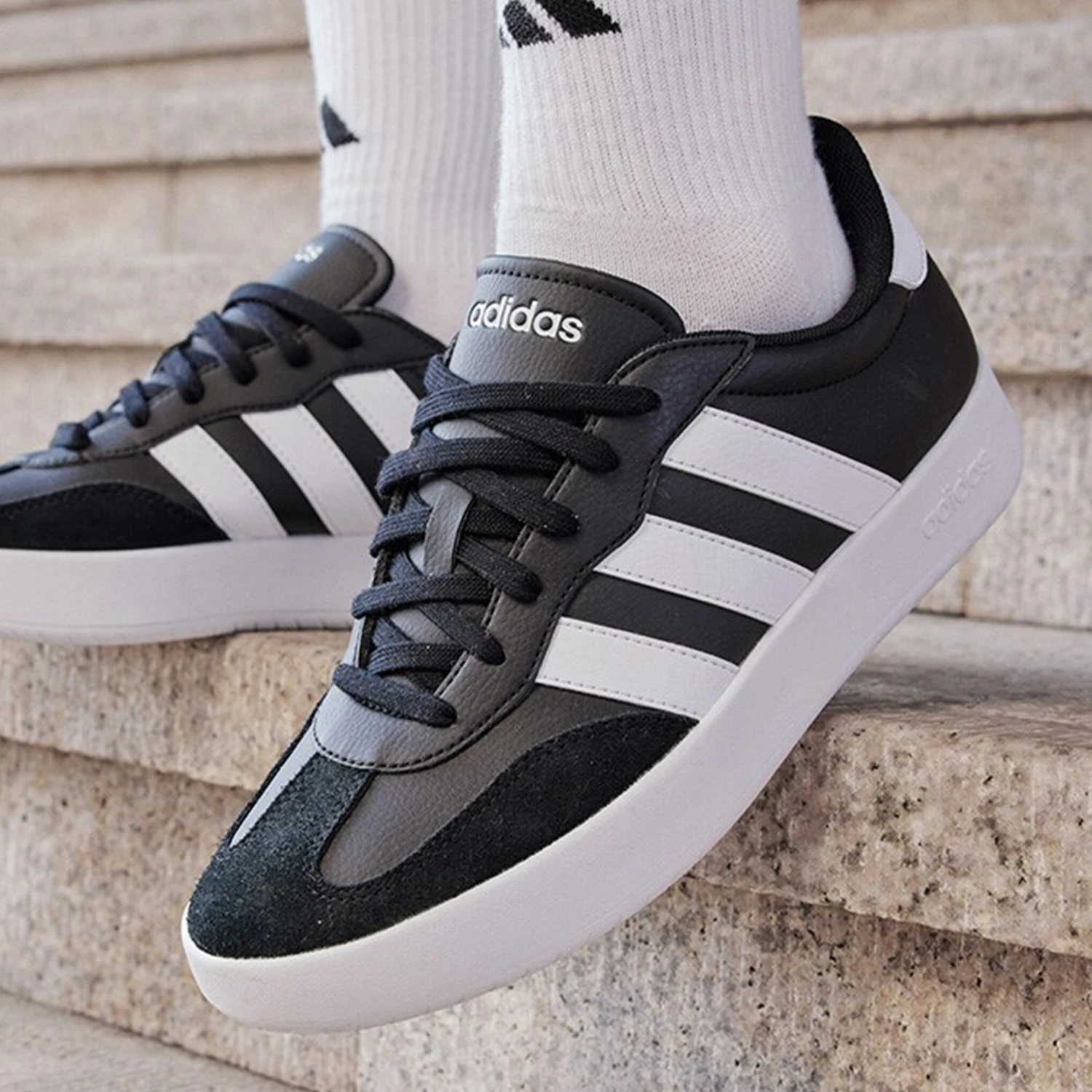 Adidas Originals BARREDA Unisex Triple Stripe Classic Training Shoes JI2307
Adidas Originals BARREDA Unisex Triple Stripe Classic Training Shoes JI2307