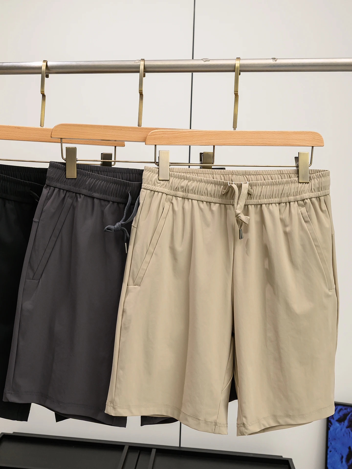 Cool Comfortable Men's High Elastic Quick Dry Elastic Waist Casual Sports Shorts Summer Trendy Straight Leg Daily Wear
Cool Comfortable Men's High Elastic Quick Dry Elastic Waist Casual Sports Shorts Summer Trendy Straight Leg Daily Wear