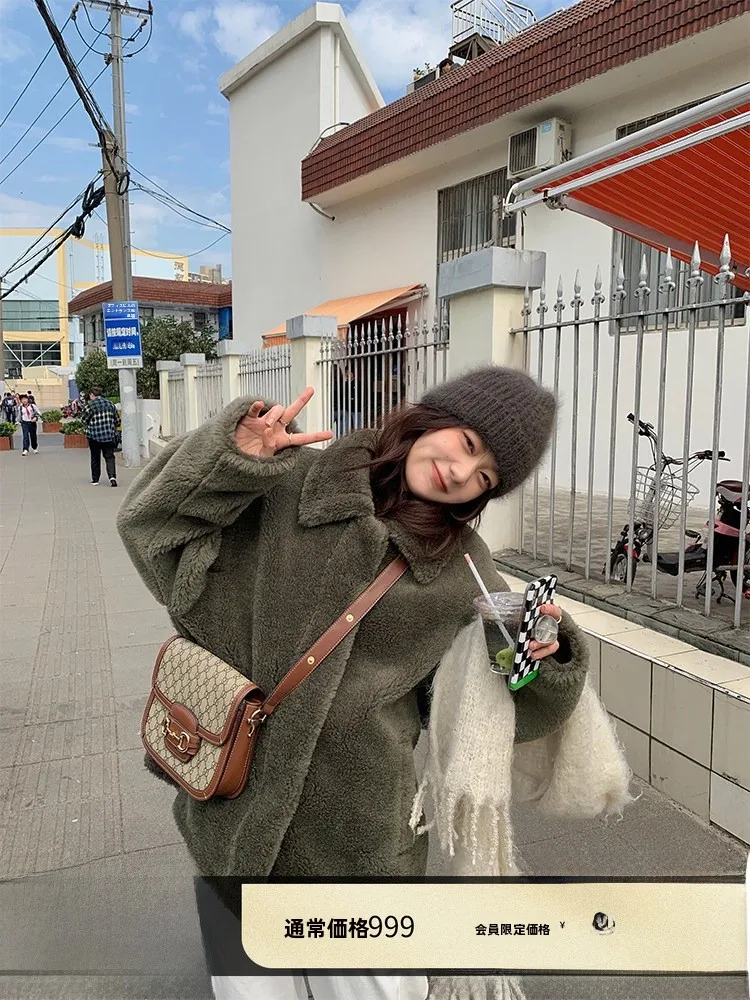 Шерстяное пальто Teddy Sle с мехом, женское зимнее модное пальто с квадратным воротником, длинными рукавами, повседневное, приталенное, молодежное, бренд CC
Шерстяное пальто Teddy Sle с мехом, женское зимнее модное пальто с квадратным воротником, длинными рукавами, повседневное, приталенное, молодежное, бренд CC