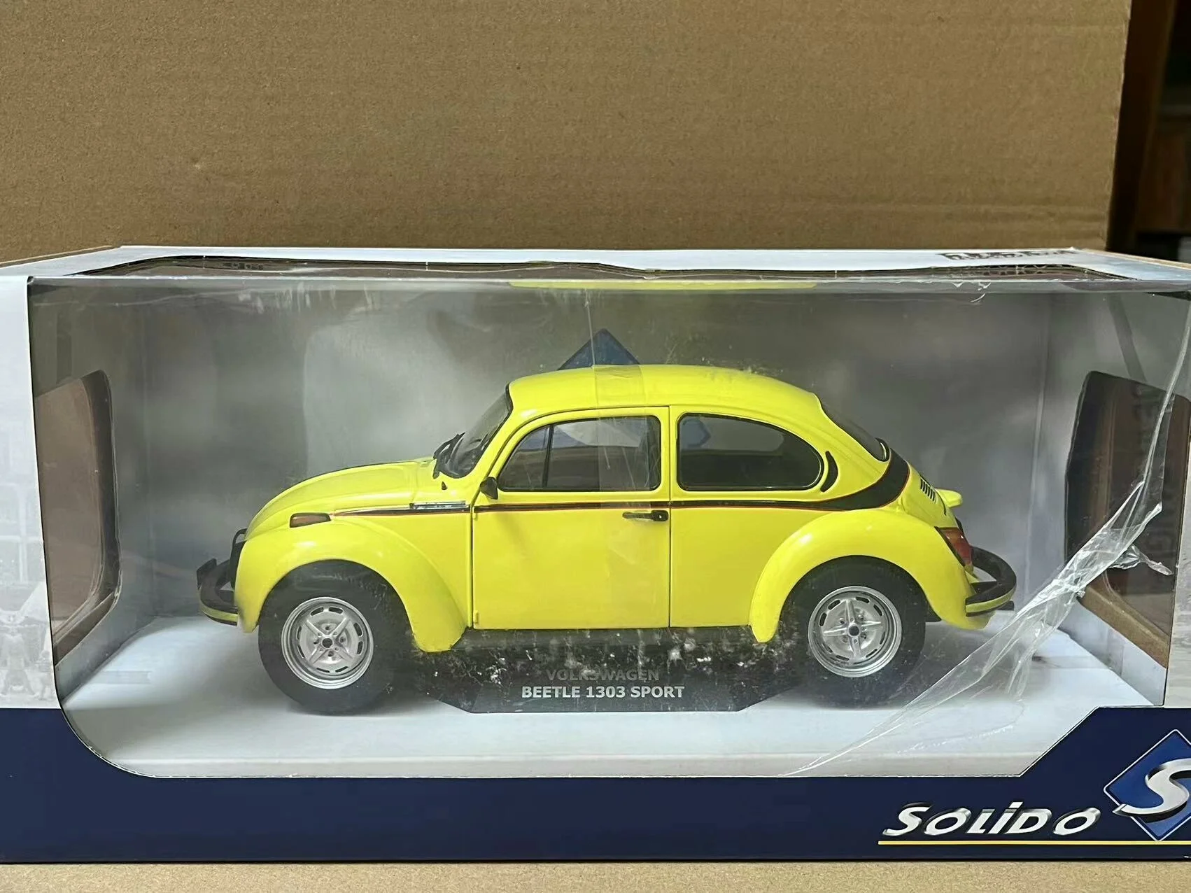 Масштабная модель автомобиля SOLIDO 1:18 VW 1303 SPORT E3 из сплава
Масштабная модель автомобиля SOLIDO 1:18 VW 1303 SPORT E3 из сплава