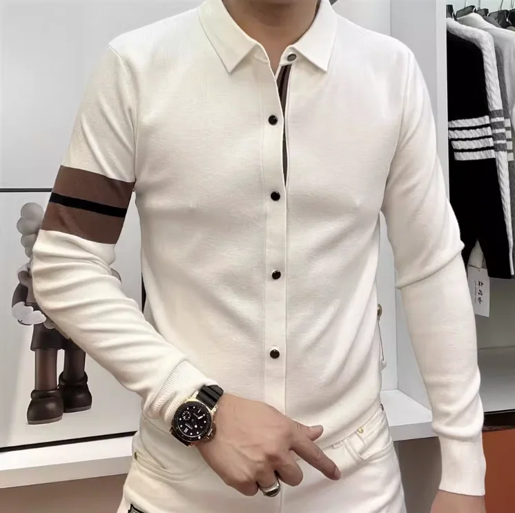 Autumn 2025 High-End Spliced Wool Knitted Long Sve Open Cardigan Men Slim Fit European Sle Collar Base irt Trendy Brand
Autumn 2025 High-End Spliced Wool Knitted Long Sve Open Cardigan Men Slim Fit European Sle Collar Base irt Trendy Brand