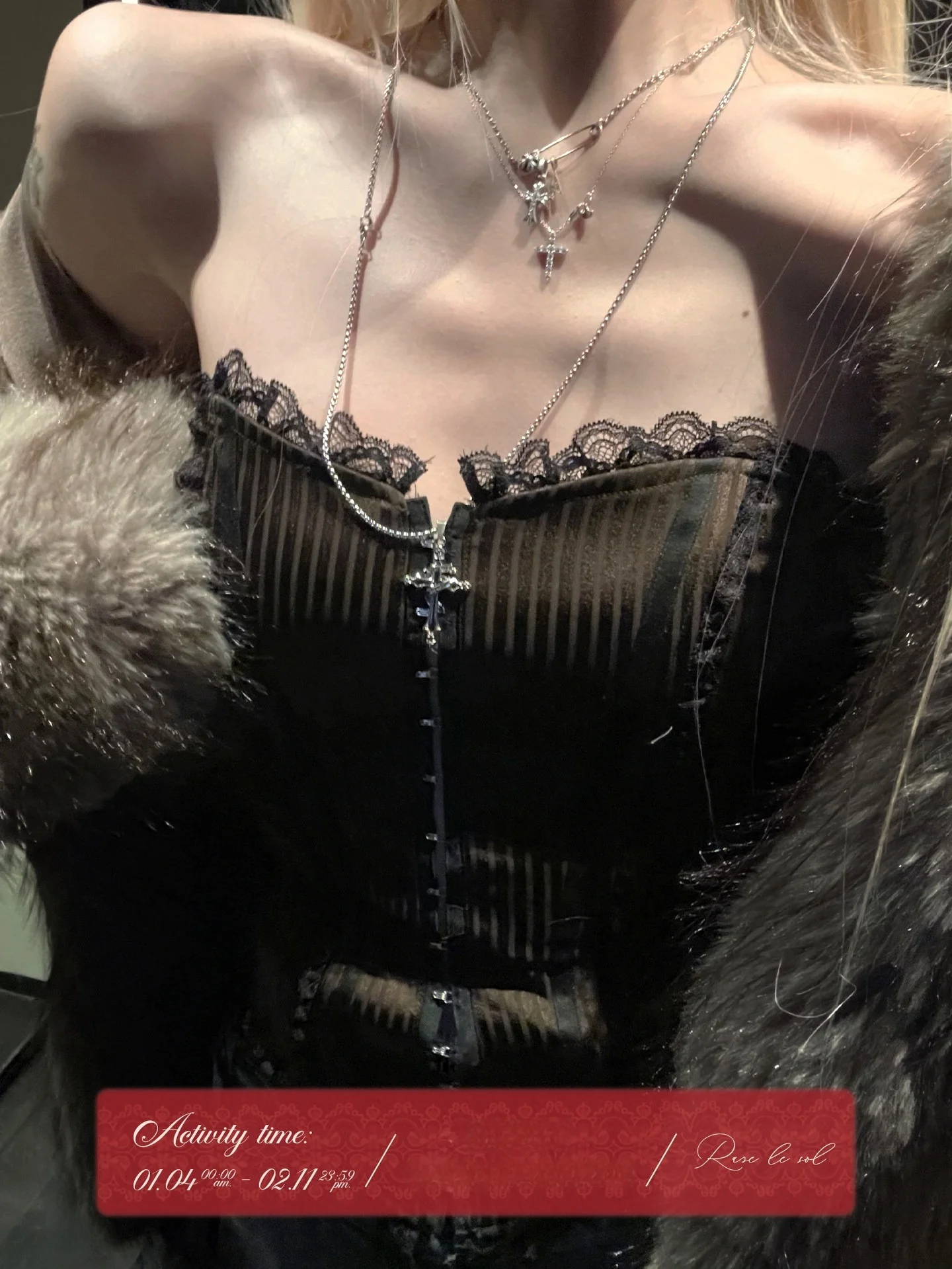 Топ-бюстье Rase Le Sol Lace Reverie с кружевными вставками и пуговицами, облегающий, из полиэстера, короткий, для повседневной носки
Топ-бюстье Rase Le Sol Lace Reverie с кружевными вставками и пуговицами, облегающий, из полиэстера, короткий, для повседневной носки