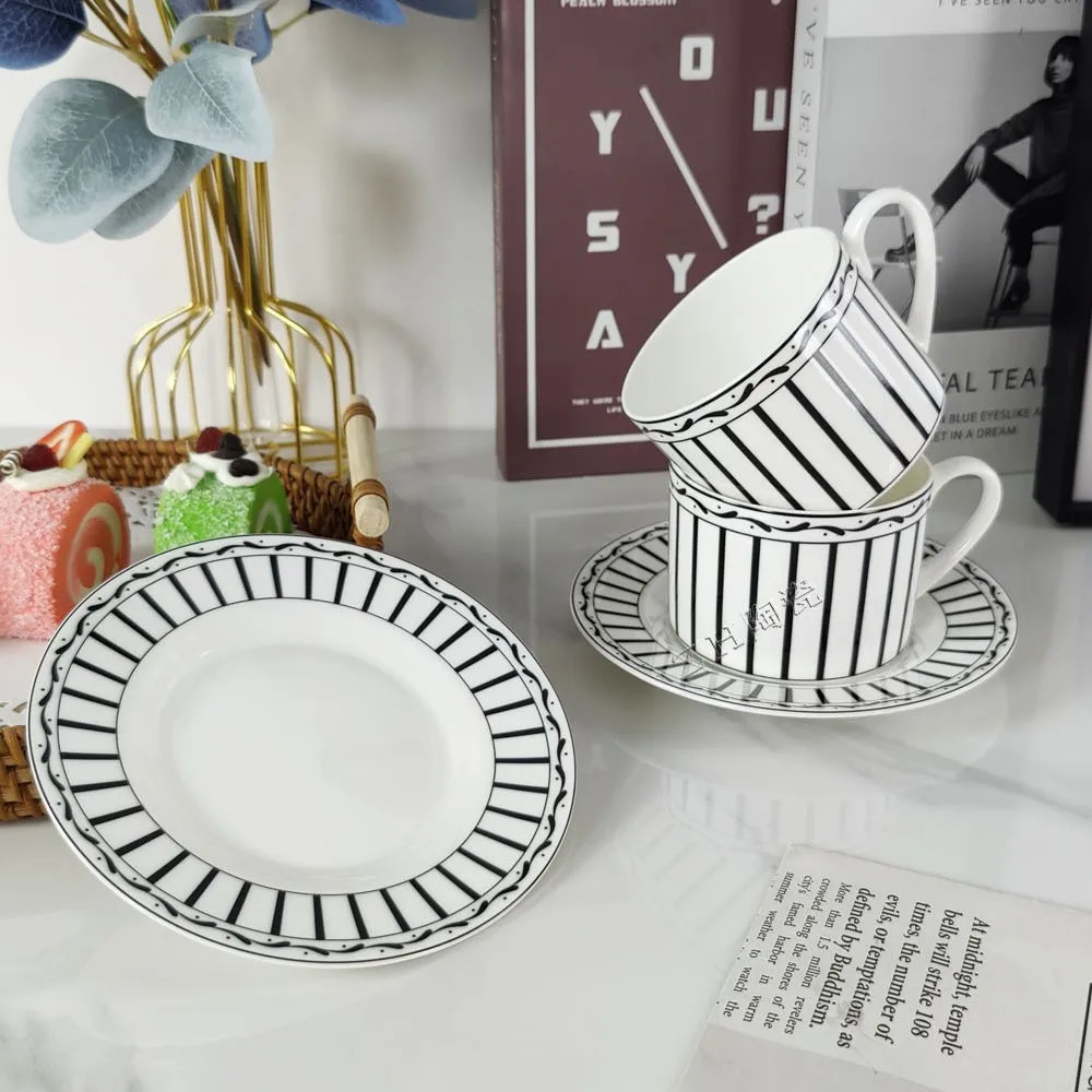 New trendy bone china coffee cup and dish set, European style household couple breakfast cup, milk cup, coffee cup
New trendy bone china coffee cup and dish set, European style household couple breakfast cup, milk cup, coffee cup