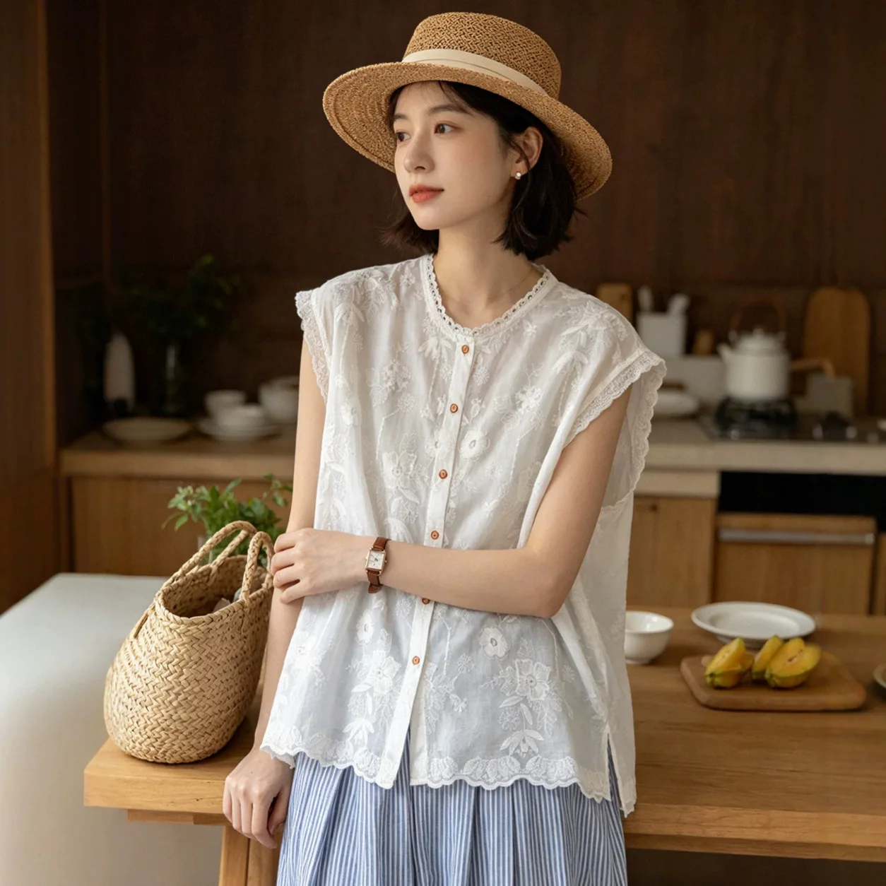 Japanese Sweet Mori Girl Floral Embroidery Cotton Vest Shirts Women Summer Stand Collar Sleeveless Casual Loose Blosue Tops
Japanese Sweet Mori Girl Floral Embroidery Cotton Vest Shirts Women Summer Stand Collar Sleeveless Casual Loose Blosue Tops