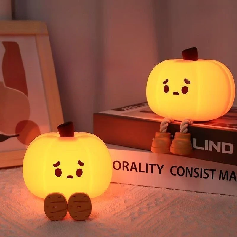 Halloween Pumpkin Table Lamp LED Silicone Sensing Lamp Gift Cartoon Ornaments Creative Atmosphere Mobile Phone Stand Night Light
Halloween Pumpkin Table Lamp LED Silicone Sensing Lamp Gift Cartoon Ornaments Creative Atmosphere Mobile Phone Stand Night Light