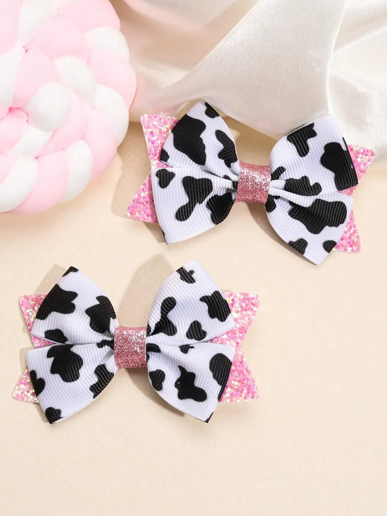 2pcs Cow Print Hair Clips, Cute Pink Glitter Bow Hair Clips, Cow Pattern Satin Bow Hair Clips, Children Baby Hair Accessories
2pcs Cow Print Hair Clips, Cute Pink Glitter Bow Hair Clips, Cow Pattern Satin Bow Hair Clips, Children Baby Hair Accessories