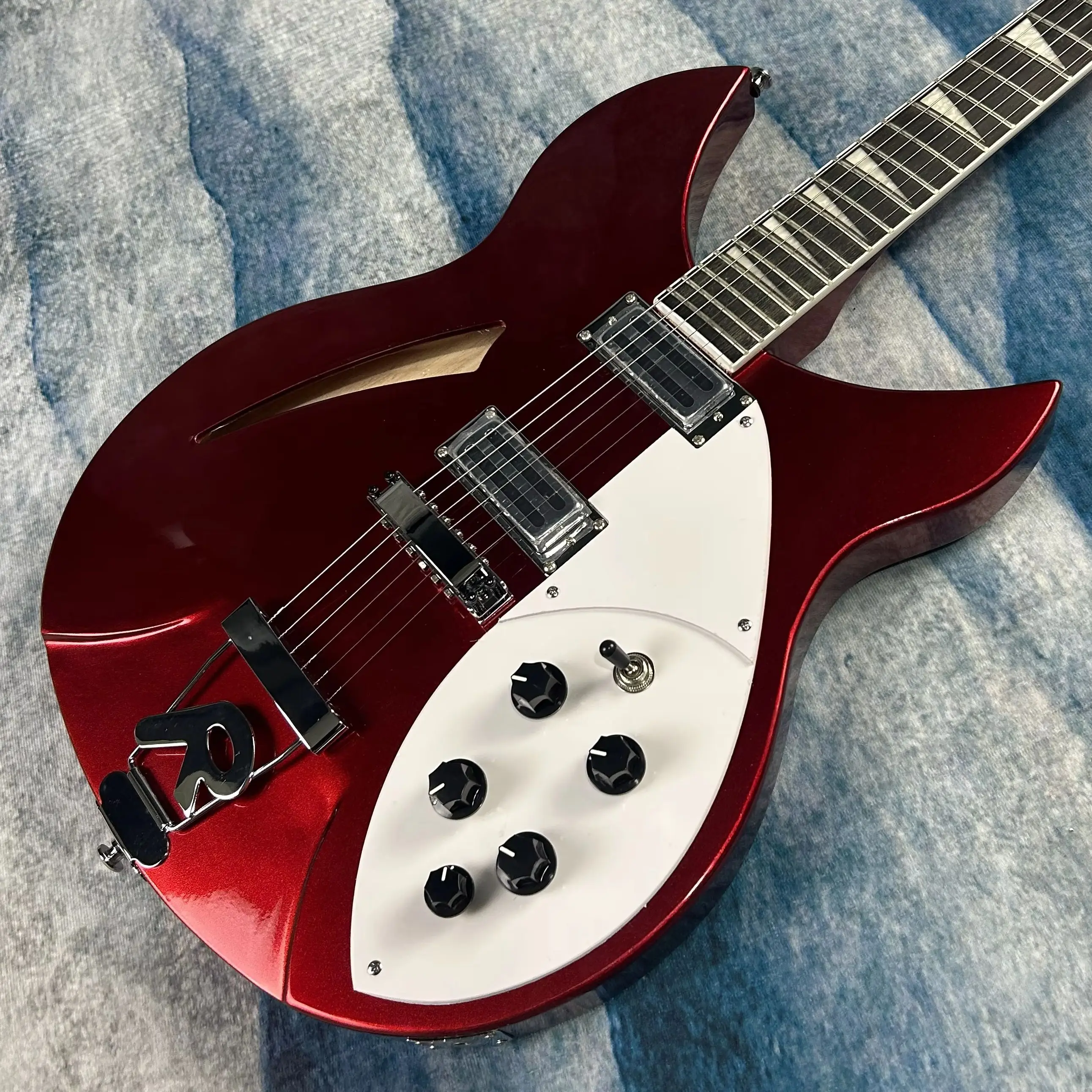 Hot Sale Rickenback 330 Model Electric Guitars R Tail Bridge Rosewood Fretboard Metallic Red Color
Hot Sale Rickenback 330 Model Electric Guitars R Tail Bridge Rosewood Fretboard Metallic Red Color