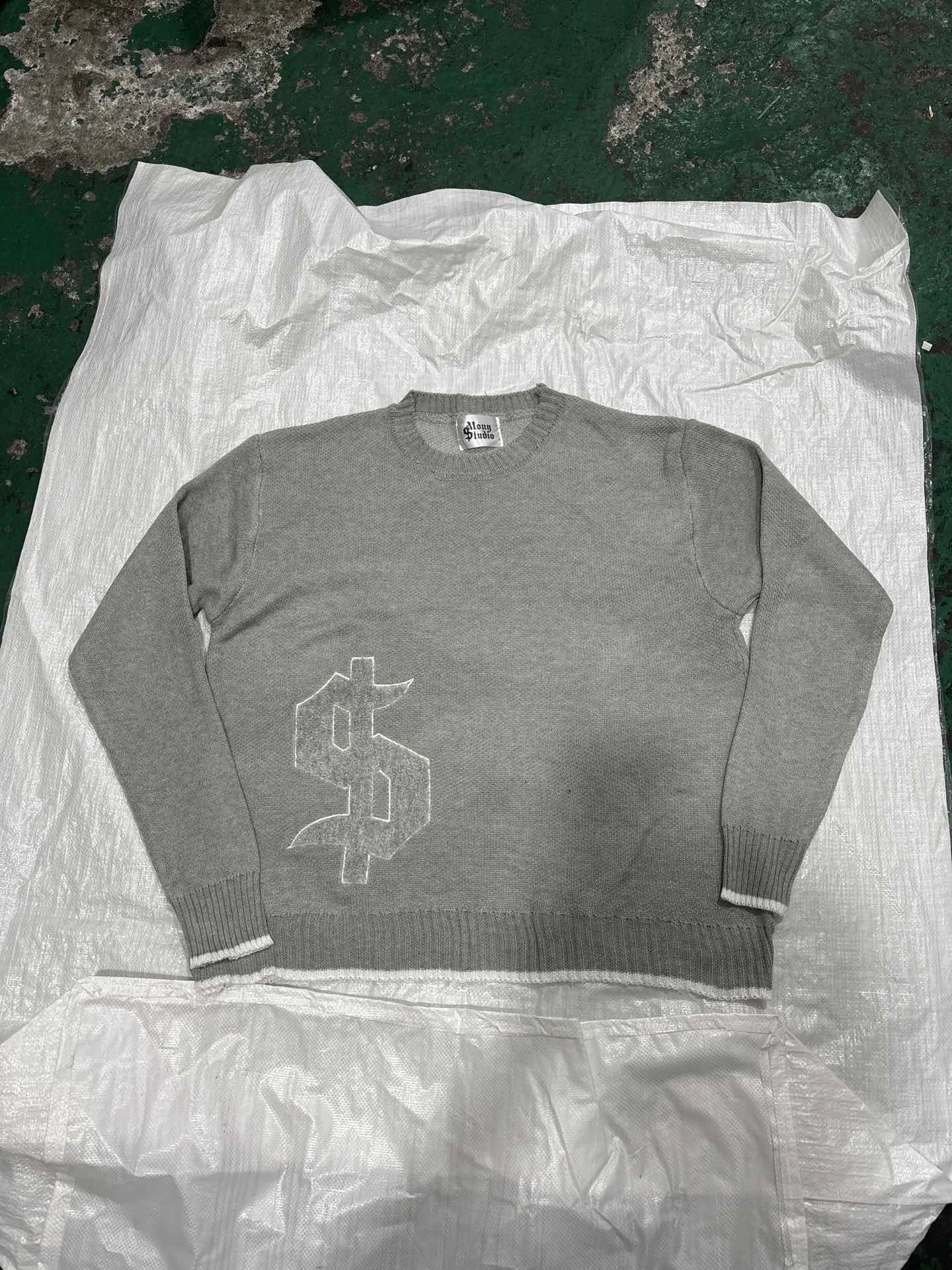 Y2K Round Neck Gray Knitted Sweater New Popular Symbol Pattern Retro Harajuku Pullover Autumn Winter Warm Boxy Men's Clothing
Y2K Round Neck Gray Knitted Sweater New Popular Symbol Pattern Retro Harajuku Pullover Autumn Winter Warm Boxy Men's Clothing
