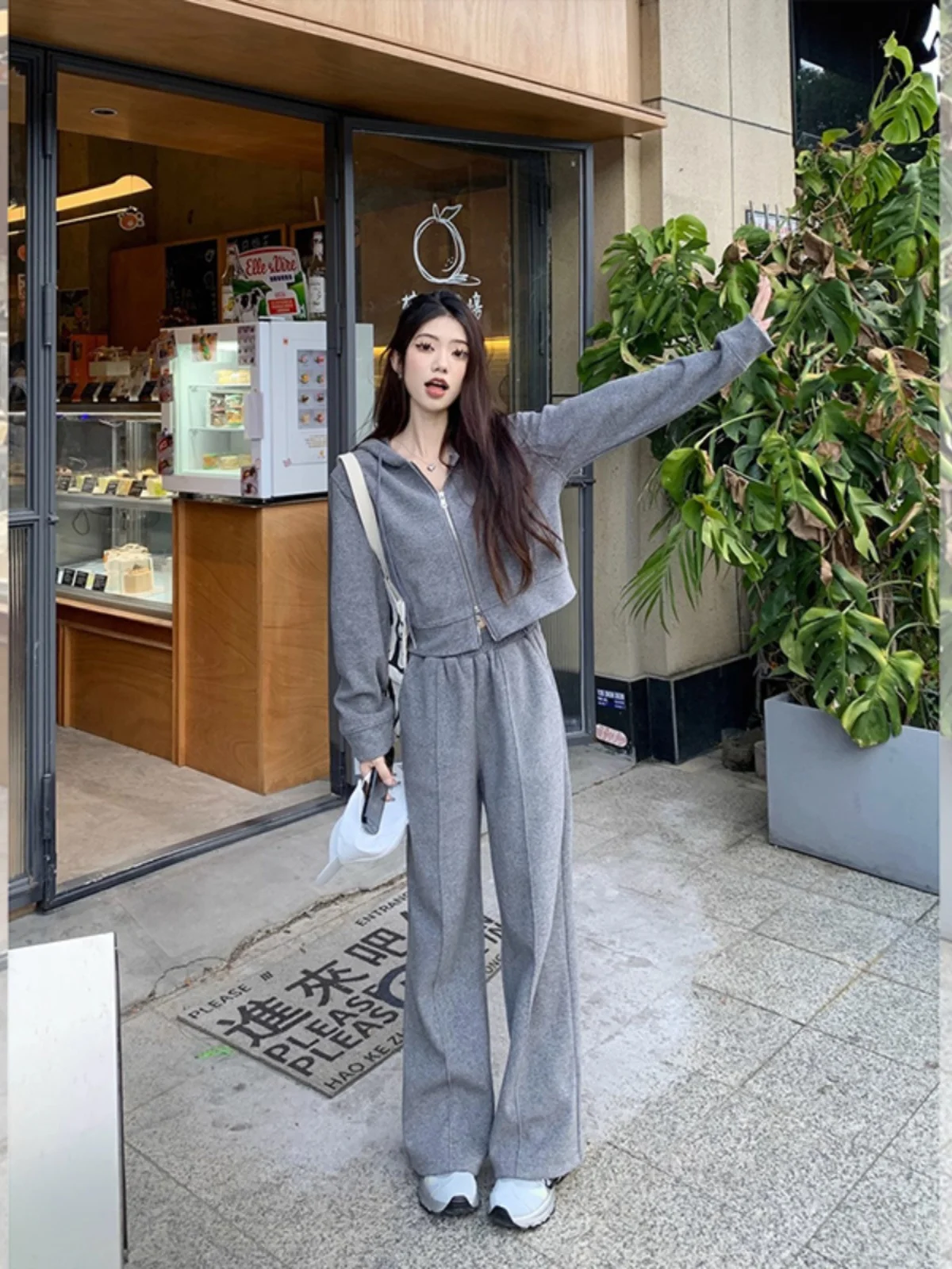 Casual Sporty Short Coat And Wide Leg Pants Two Piece Set for Women Spring Autumn New Style Hooded Open Cardigan Jacket
Casual Sporty Short Coat And Wide Leg Pants Two Piece Set for Women Spring Autumn New Style Hooded Open Cardigan Jacket