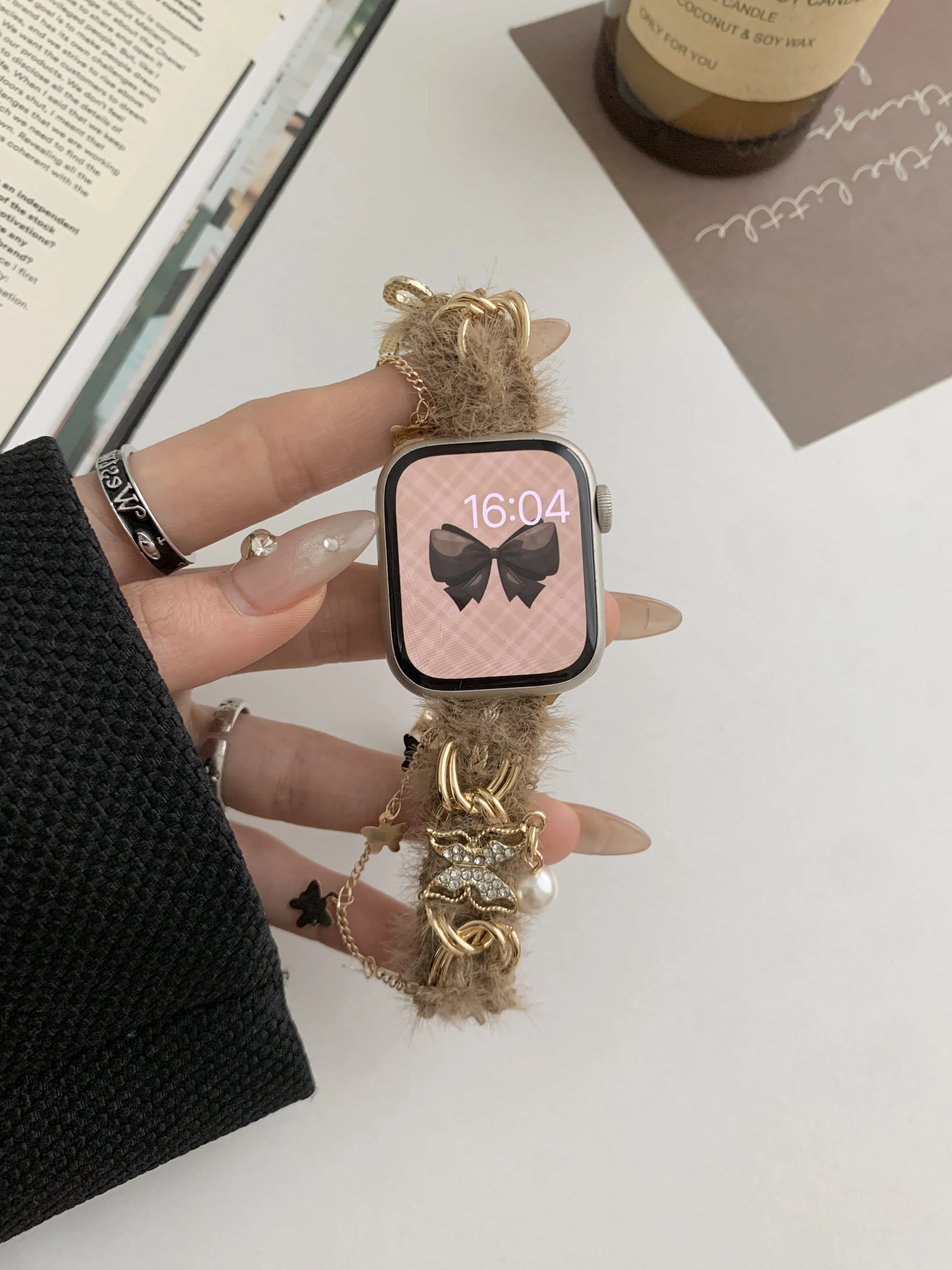 Подвеска в Корейском стиле для часов Apple Watch Band Ultra 49 мм 44 40 мм 45 мм 41 мм 38, женский браслет для iWatch 9 8 7 6 5 SE
Подвеска в Корейском стиле для часов Apple Watch Band Ultra 49 мм 44 40 мм 45 мм 41 мм 38, женский браслет для iWatch 9 8 7 6 5 SE