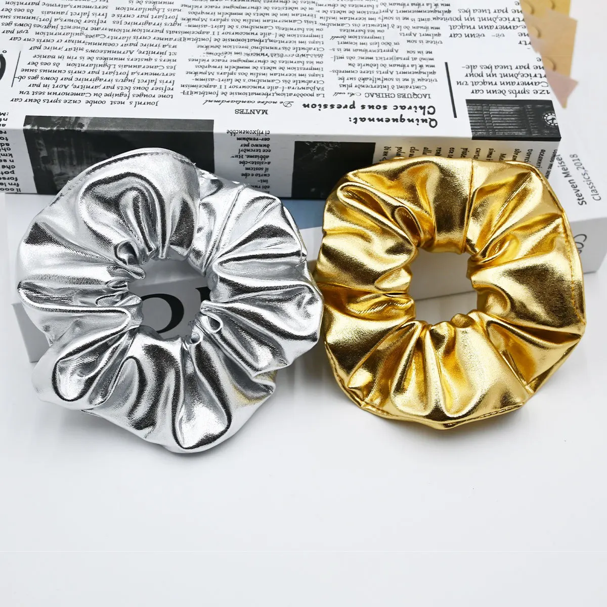 Cross-border new large silver large intestine hair band, high-end light luxury Korean version of female ponytail hair band
Cross-border new large silver large intestine hair band, high-end light luxury Korean version of female ponytail hair band