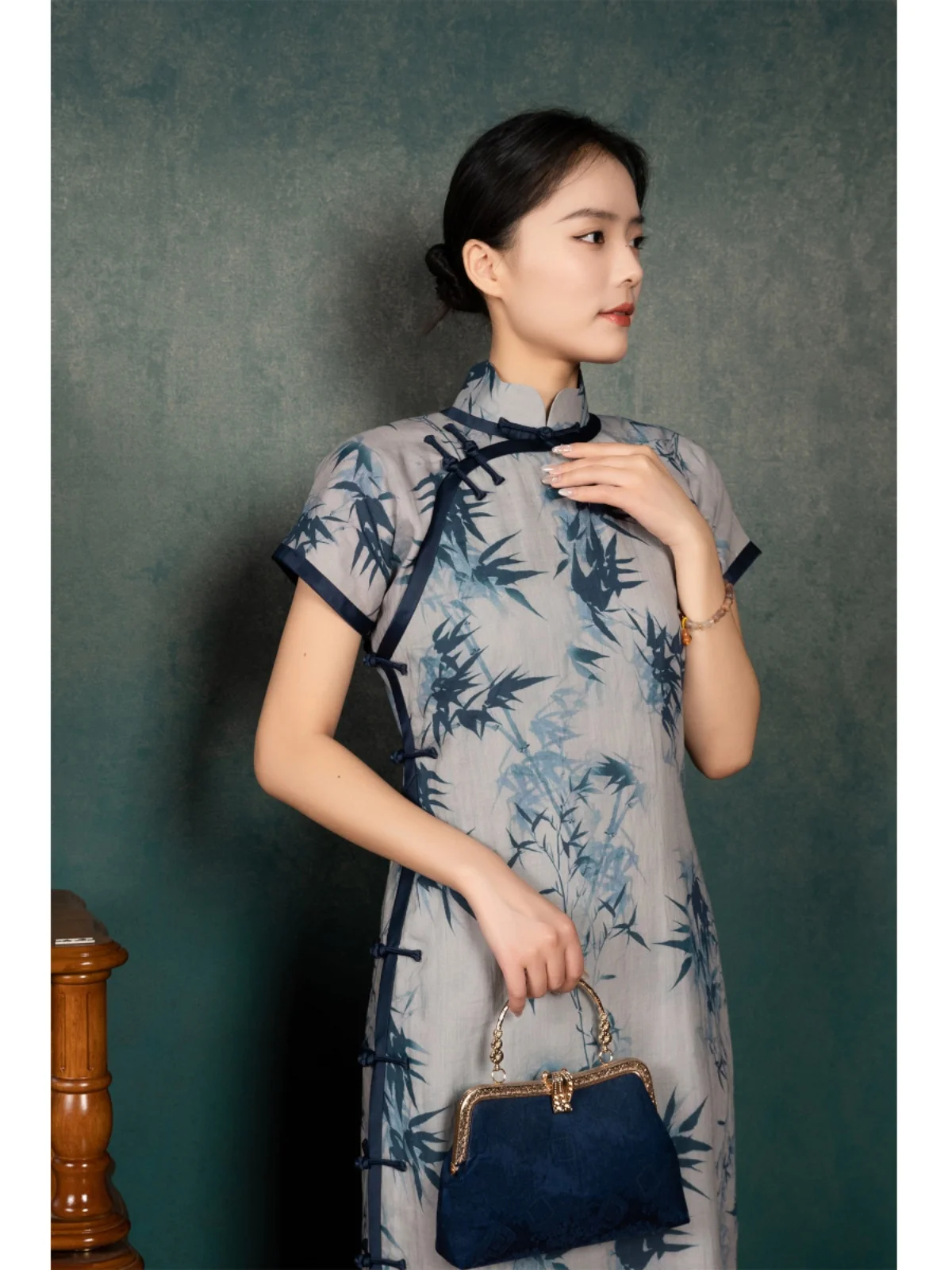 Шелковая блузка Ele Blue Bamboo Ink Painting Svel Six Points Large Sve Pear Body ape для повседневной носки, винтажная, из шелка L...
Шелковая блузка Ele Blue Bamboo Ink Painting Svel Six Points Large Sve Pear Body ape для повседневной носки, винтажная, из шелка L...