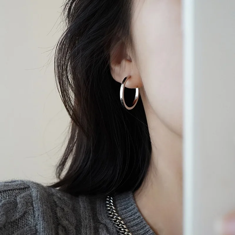 New Product S925 Sterling Silver French-Style Hoop Earrings Trendy New Design Niche Plain Hoop Earrings Women's Accessories
New Product S925 Sterling Silver French-Style Hoop Earrings Trendy New Design Niche Plain Hoop Earrings Women's Accessories