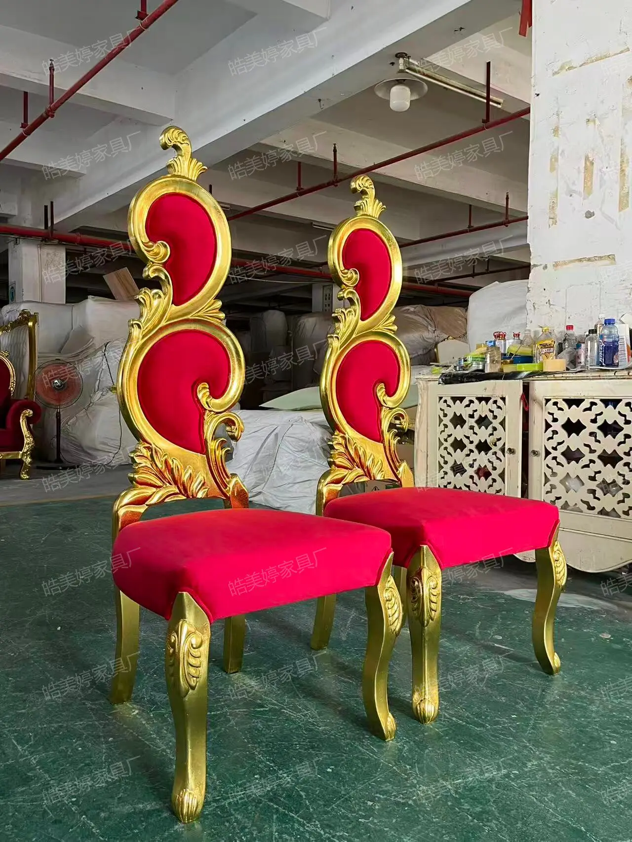 European gold red high back chair neoclassical single princess chair wedding hotel decoration photo prop chair
European gold red high back chair neoclassical single princess chair wedding hotel decoration photo prop chair