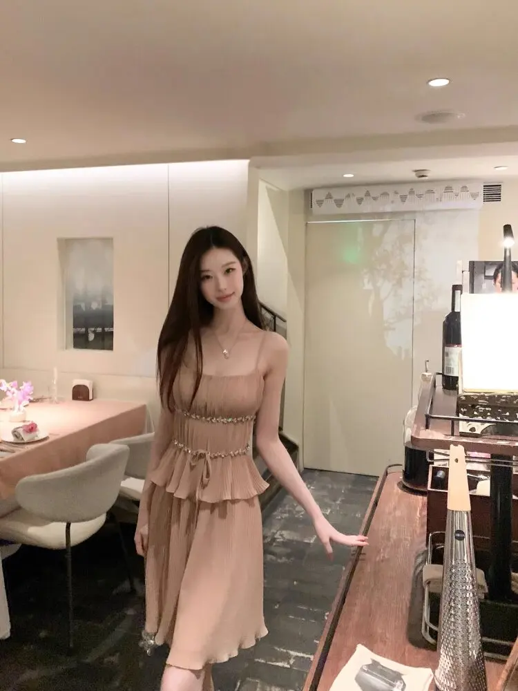 Diamond Embellished Chiffon Ruffle Crop Top And High Waist Skirt Set Women's Summer Slimming Short Skirt Two Piece Set
Diamond Embellished Chiffon Ruffle Crop Top And High Waist Skirt Set Women's Summer Slimming Short Skirt Two Piece Set