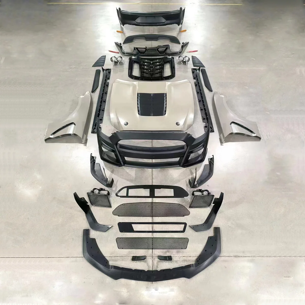 Модный комплект кузова из полипропилена для Ford Mustang 2015-2017, модифицированный для GT500, включает боковую юбку.
Модный комплект кузова из полипропилена для Ford Mustang 2015-2017, модифицированный для GT500, включает боковую юбку.