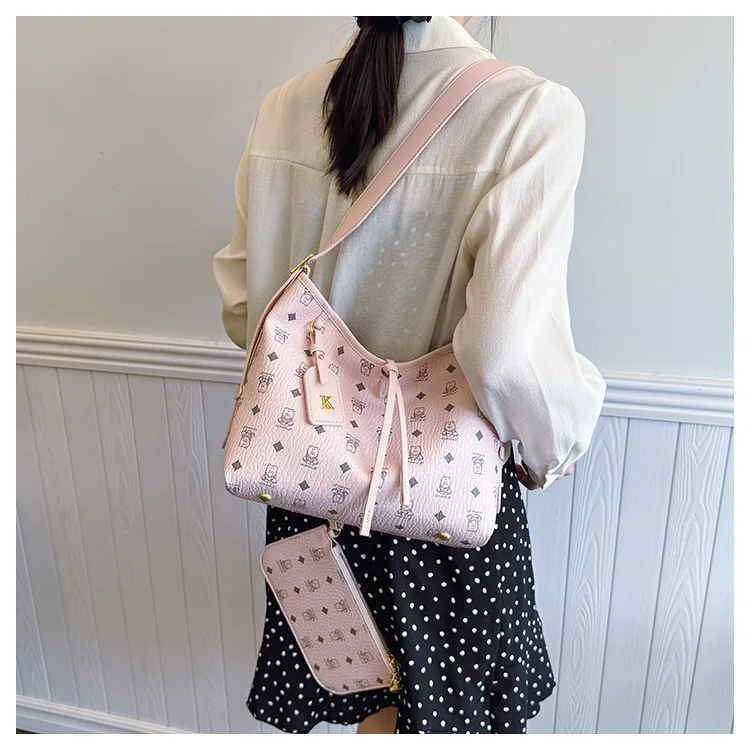 New Large Capacity Shoulder Underarm Tote Bag for Commuting, Fashionable and Versatile Handheld Crossbody Mommy Bag
New Large Capacity Shoulder Underarm Tote Bag for Commuting, Fashionable and Versatile Handheld Crossbody Mommy Bag