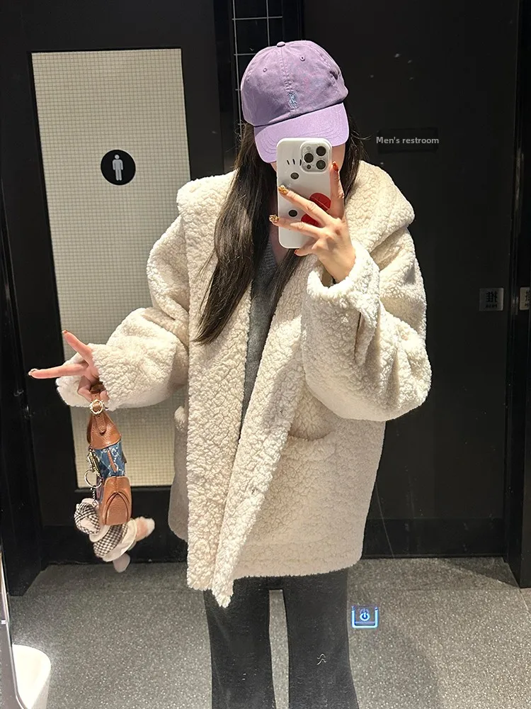 2025 New Korean Style Women's Mid-Length Thickened Eco-Friendly Lamb Fur Jacket Plush Leather Fur Integrated Warm Coat
2025 New Korean Style Women's Mid-Length Thickened Eco-Friendly Lamb Fur Jacket Plush Leather Fur Integrated Warm Coat