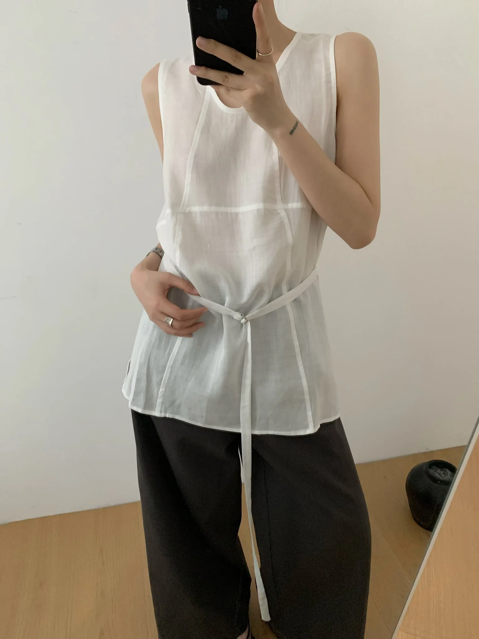 Elegant Textured Linen Belted Waist Vest V-Neck Sleeveless LA9001 Women's Fashion Summer Loose Fit Mid-Length Vest
Elegant Textured Linen Belted Waist Vest V-Neck Sleeveless LA9001 Women's Fashion Summer Loose Fit Mid-Length Vest