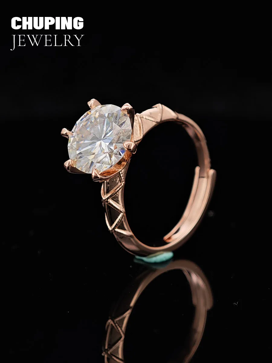 Chu Ping Lab Synthetic Moissanite Silver Gold-Plated Ring Exquisite and Elegant for The Wedding or Anniversary Gift Fine Jewelry
Chu Ping Lab Synthetic Moissanite Silver Gold-Plated Ring Exquisite and Elegant for The Wedding or Anniversary Gift Fine Jewelry
