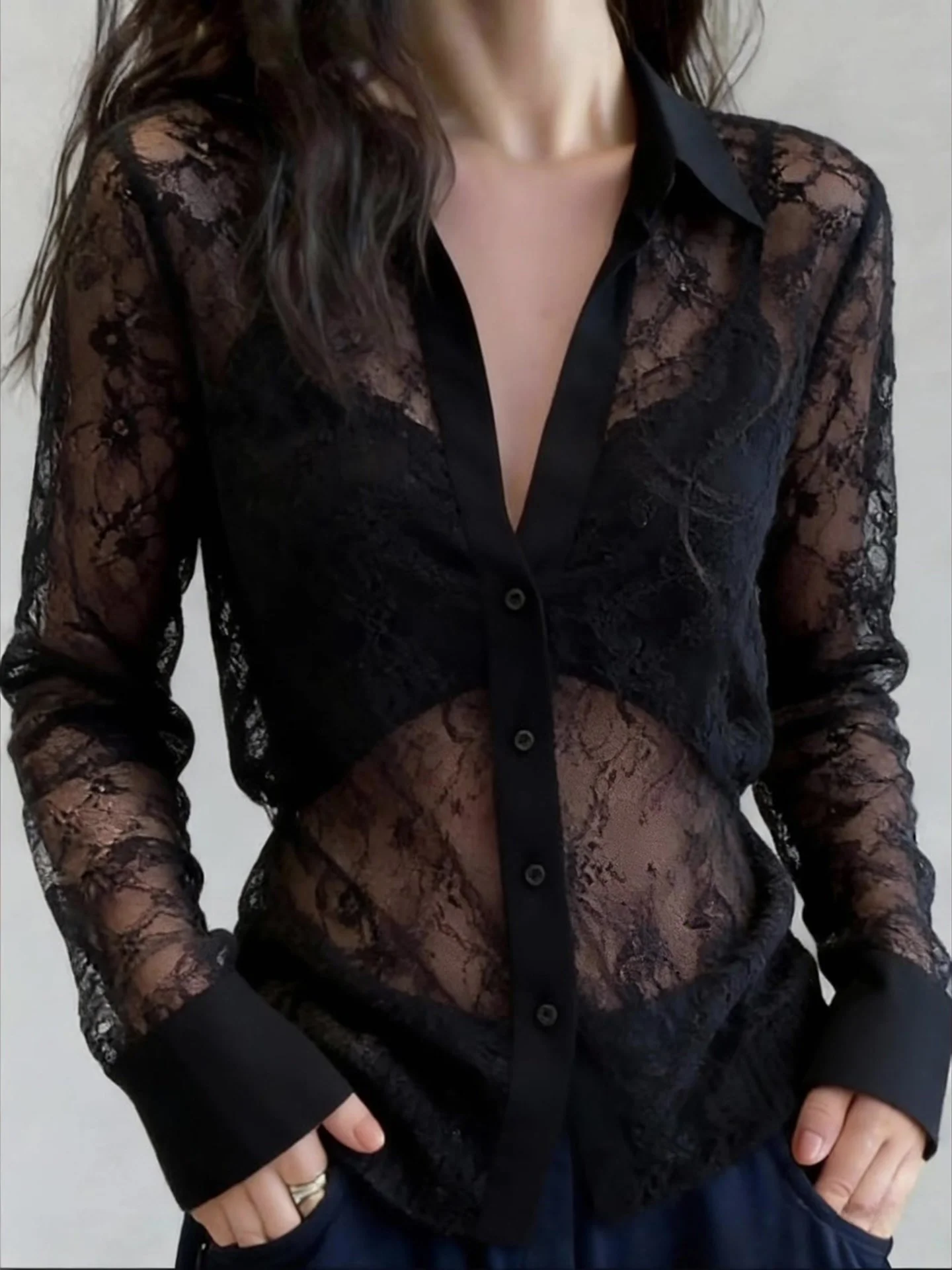 Elegant Black Lace V-Neck Top Fashionable Luxury Pure Desire Style Winter New Arrival Versatile Korean Loose Fit Long Sleeve
Elegant Black Lace V-Neck Top Fashionable Luxury Pure Desire Style Winter New Arrival Versatile Korean Loose Fit Long Sleeve