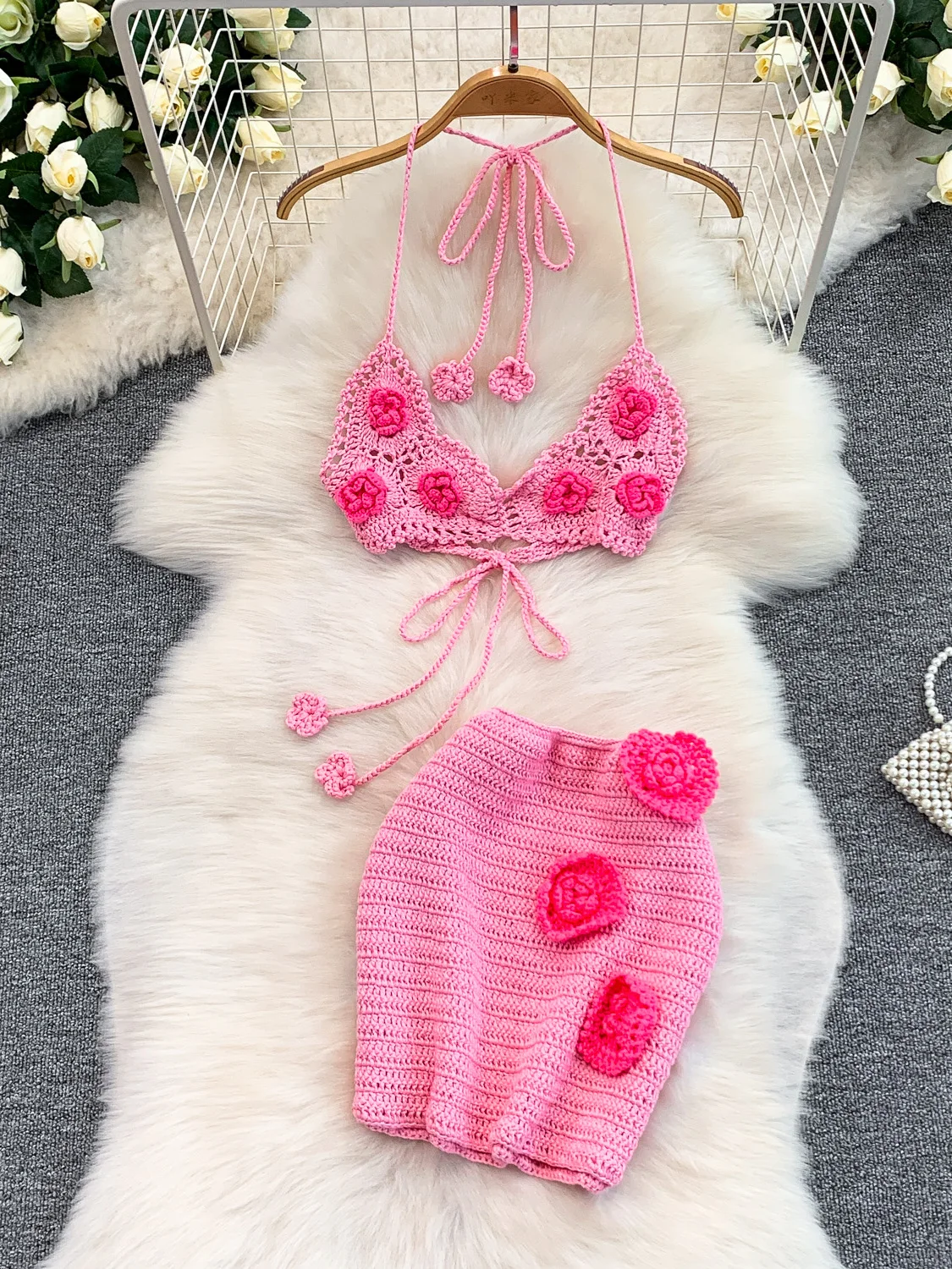 Vacation Style Sweet Hollow out Knitted 3D Flower V-Neck Strap Vest Slimming Sexy Short Skirt Two-Piece Set for Young Women
Vacation Style Sweet Hollow out Knitted 3D Flower V-Neck Strap Vest Slimming Sexy Short Skirt Two-Piece Set for Young Women
