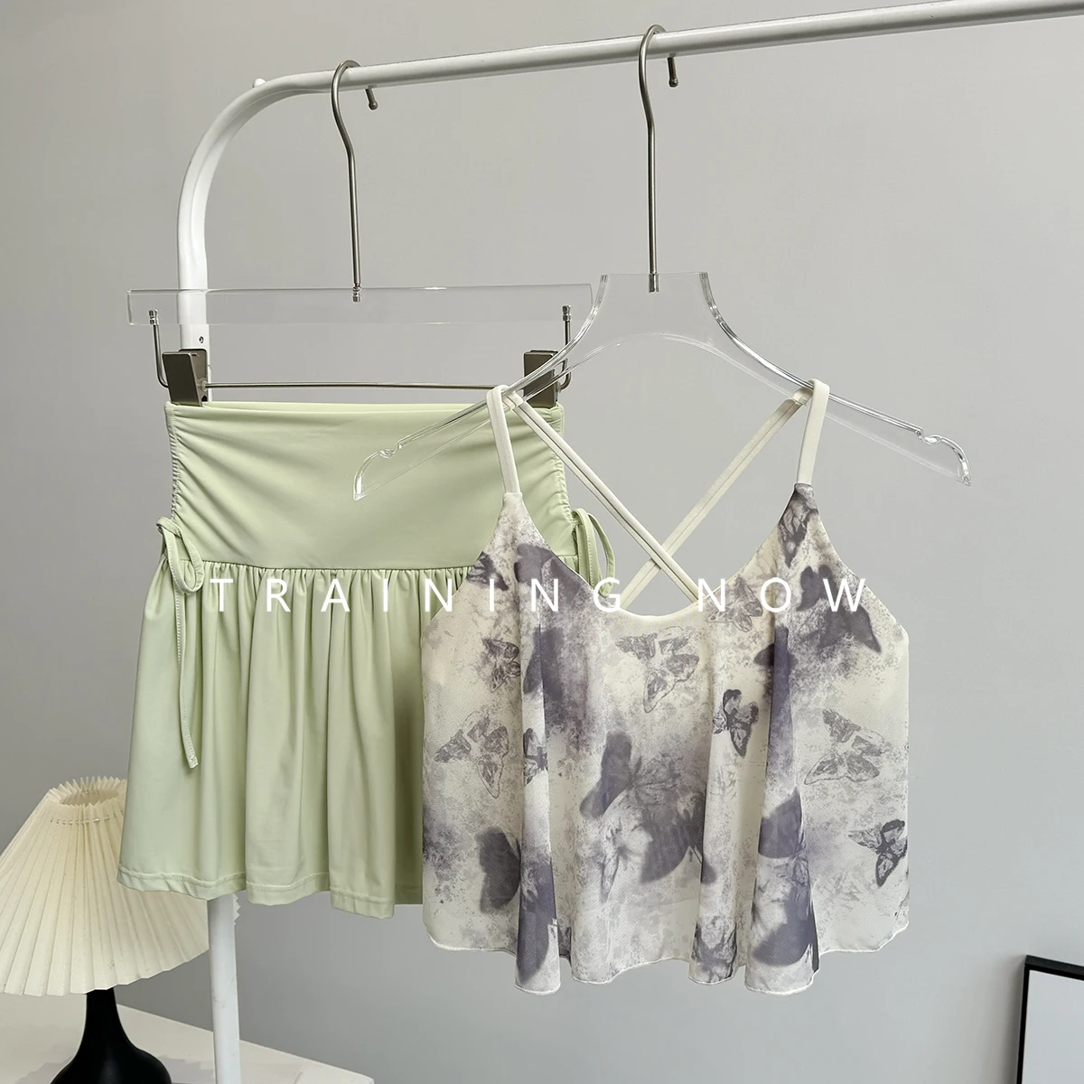 Теннисный спортивный костюм для женщин, летний сексуальный костюм для йоги на подтяжках, жилет, новинка 2025 года, костюм для фитнеса для бега
Теннисный спортивный костюм для женщин, летний сексуальный костюм для йоги на подтяжках, жилет, новинка 2025 года, костюм для фитнеса для бега