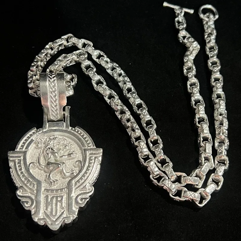 2026 Hot Tibetan Silver Lion Pendant Necklace, Chinese Ethnic Style, Personalized Amulet Jewelry Gift for Men & Women
2026 Hot Tibetan Silver Lion Pendant Necklace, Chinese Ethnic Style, Personalized Amulet Jewelry Gift for Men & Women