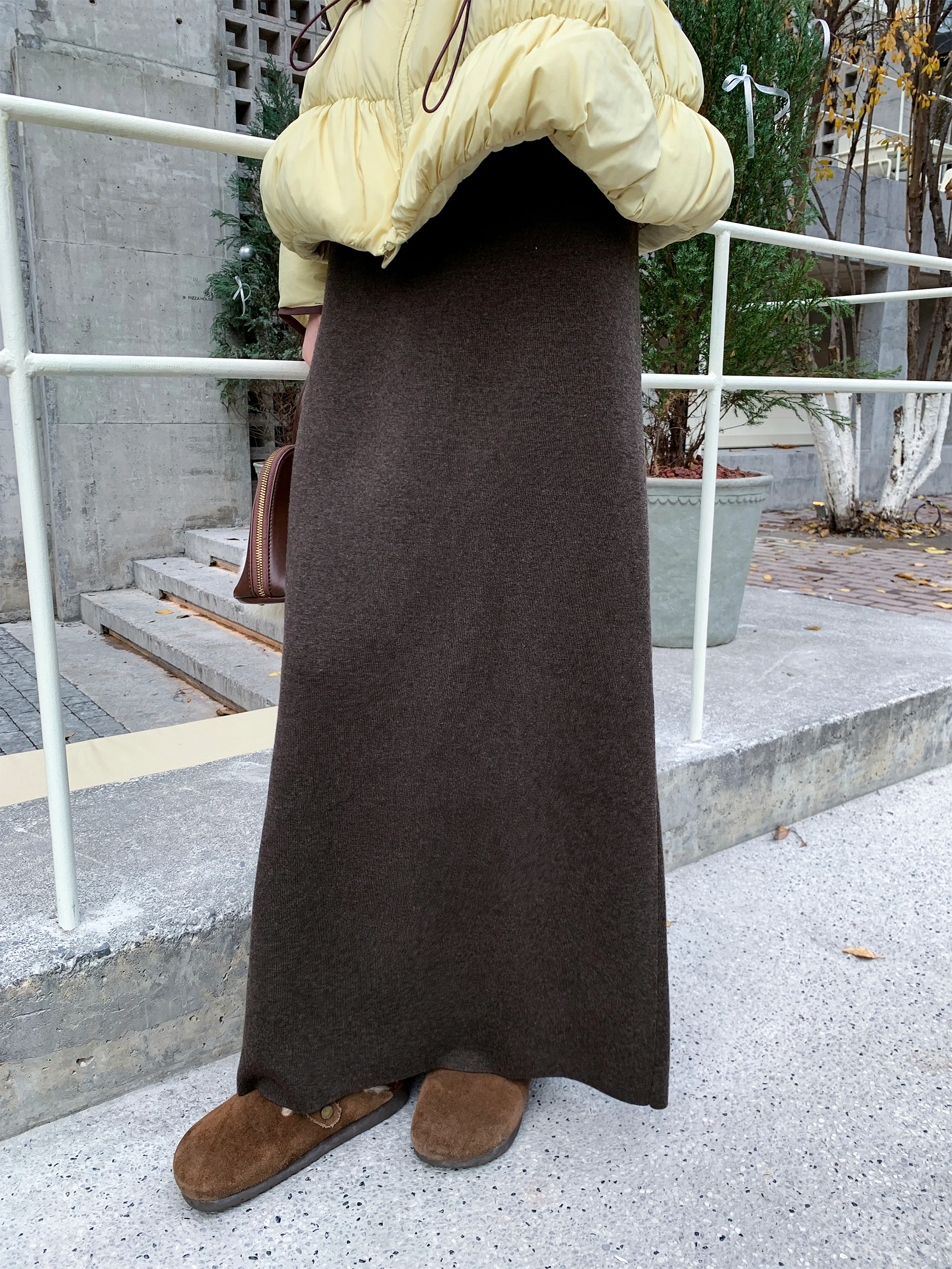 LAZYZ Retro High Waist Soft Knitted Wrap Body Skirt Women's Winter 2025 New Versatile Slimming Fi Tail Long Skirt
LAZYZ Retro High Waist Soft Knitted Wrap Body Skirt Women's Winter 2025 New Versatile Slimming Fi Tail Long Skirt