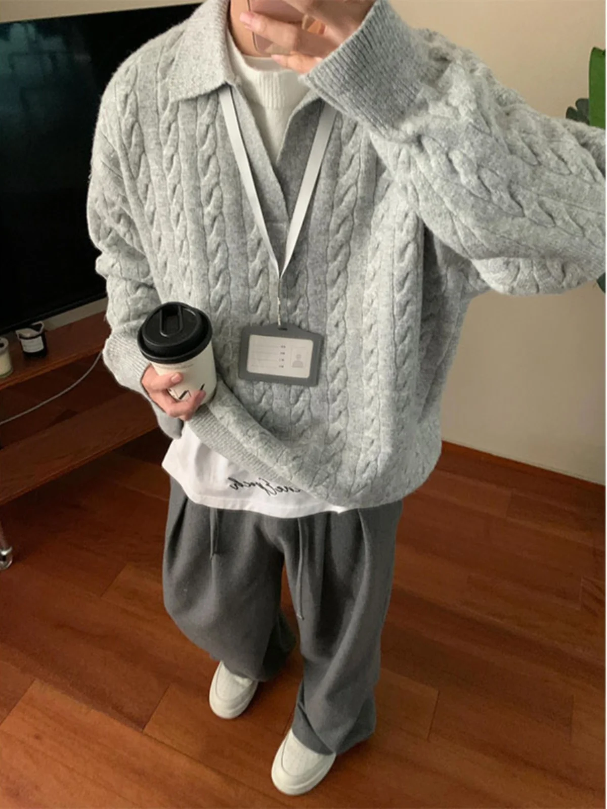 Men's Knitted Sweater Winter Faion Brand Twisted American Sle Base Layer irt Trendy Top Loose Fit V-Ne Long Sve
Men's Knitted Sweater Winter Faion Brand Twisted American Sle Base Layer irt Trendy Top Loose Fit V-Ne Long Sve