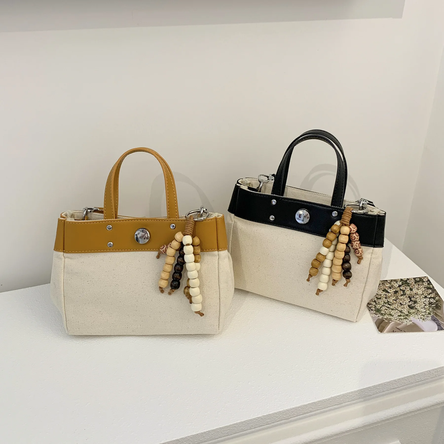 Niche Design Simple Splicing Armpit Bag, Fashionable Versatile Women's Trend Messenger Bag Handbag
Niche Design Simple Splicing Armpit Bag, Fashionable Versatile Women's Trend Messenger Bag Handbag