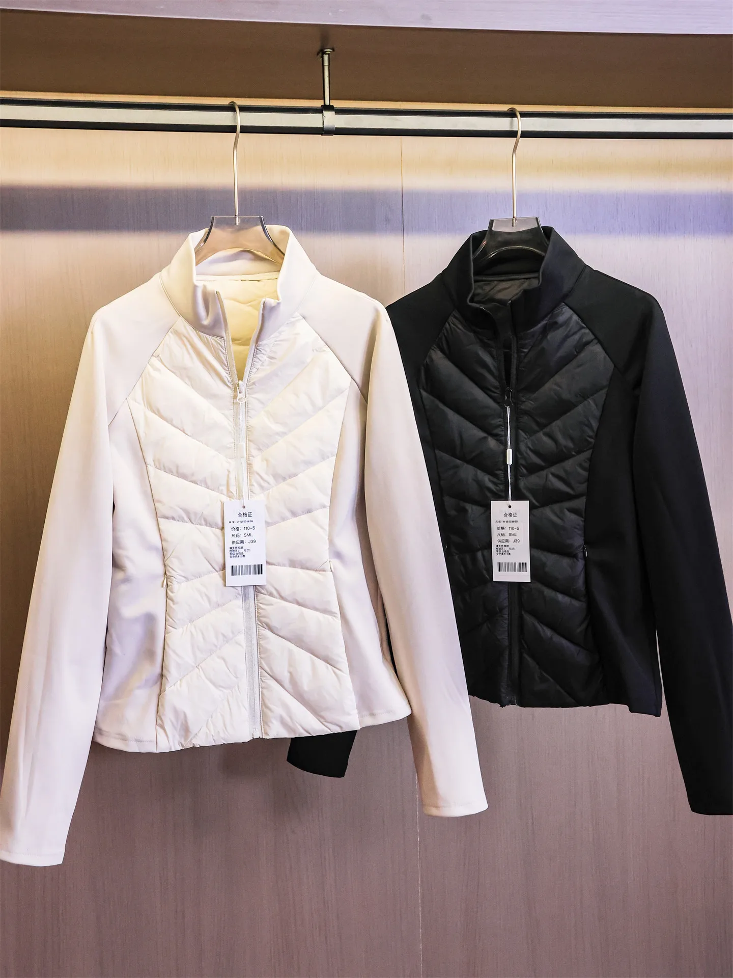 Lightweight Padded Elastic Cloth Splicing Quilted Sporty Slim Fit Warm Zipper Closure Pure Color Stand Collar Women's Jacket
Lightweight Padded Elastic Cloth Splicing Quilted Sporty Slim Fit Warm Zipper Closure Pure Color Stand Collar Women's Jacket