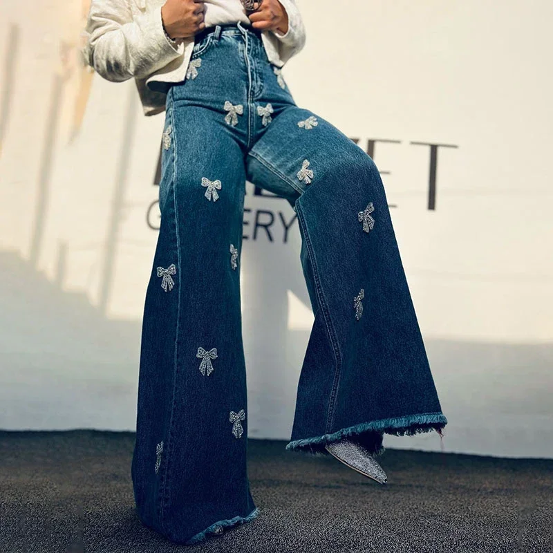 CPSYMYM Vintage Bow Rhinestone Women's Denim Jeans Fringed Hem High Waist Wide Leg Female Pants Spring High Street Ladies Trous
CPSYMYM Vintage Bow Rhinestone Women's Denim Jeans Fringed Hem High Waist Wide Leg Female Pants Spring High Street Ladies Trous