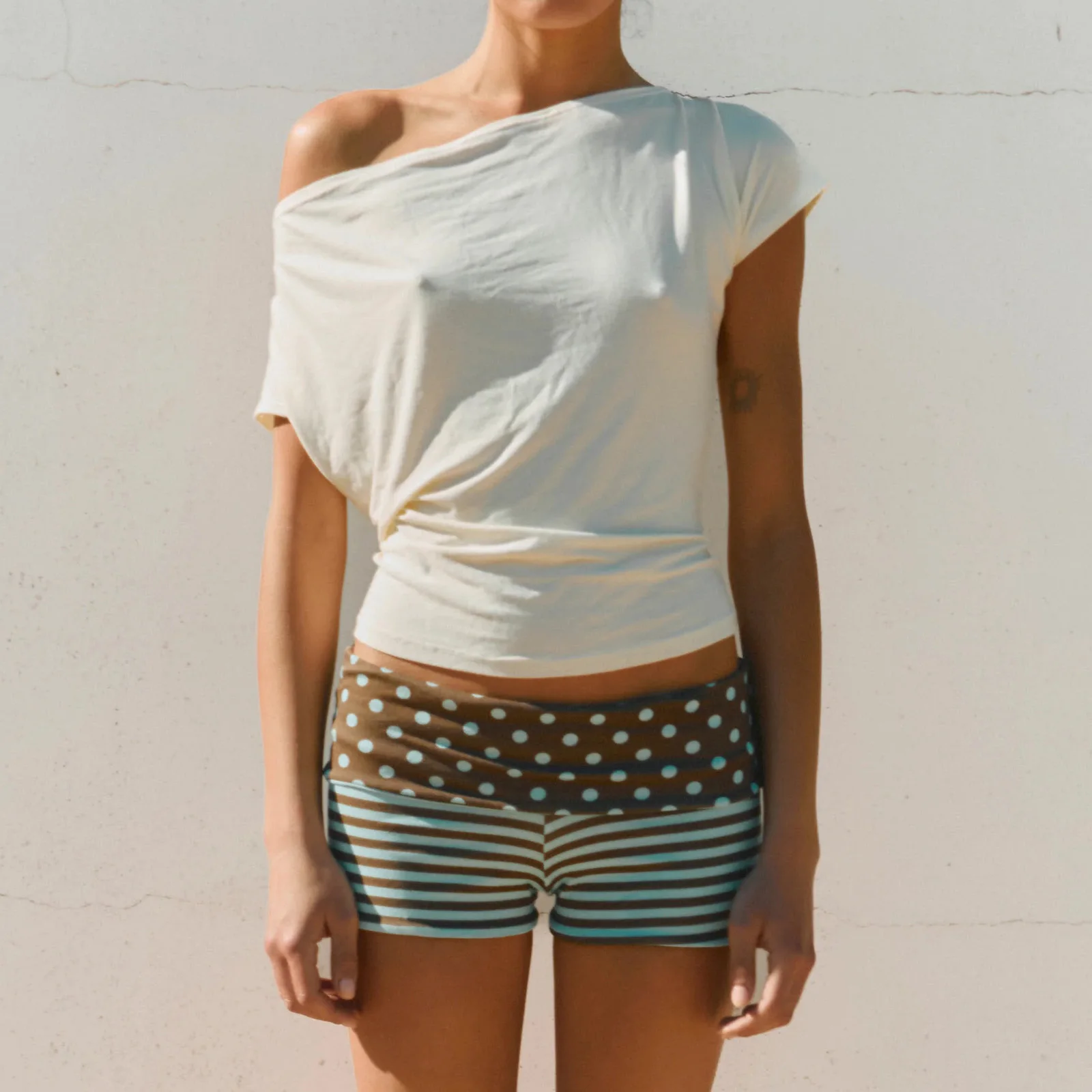 Женские складные мини-шорты Y2k с милым поясом в горошек и горизонтальными полосками, шорты с низкой посадкой и эластичной резинкой на талии, повседневные популярные шорты
Женские складные мини-шорты Y2k с милым поясом в горошек и горизонтальными полосками, шорты с низкой посадкой и эластичной резинкой на талии, повседневные популярные шорты