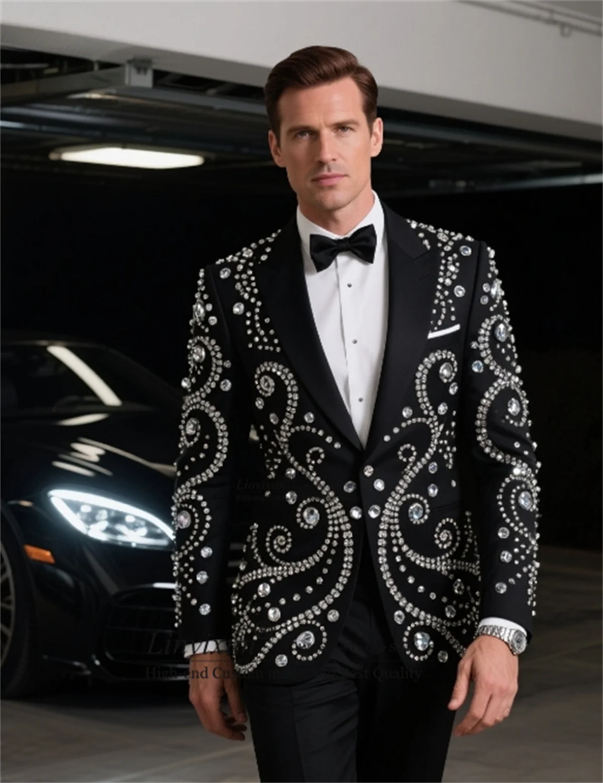 High End Crystals Men Suits Customized 2 Pieces Sets Male Prom Blazers Beaded Groom Wedding Tuxedos Slim Fit trajes para hombre
High End Crystals Men Suits Customized 2 Pieces Sets Male Prom Blazers Beaded Groom Wedding Tuxedos Slim Fit trajes para hombre