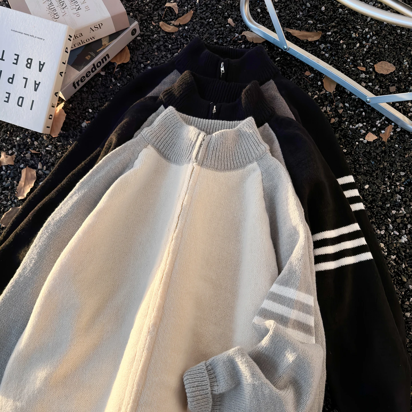 Korean Contrast Color Stripe oulder Insert Knitted Cardigan Men's Casual Autumn Winter Sweater Jaet Loose Fit Youth Sle
Korean Contrast Color Stripe oulder Insert Knitted Cardigan Men's Casual Autumn Winter Sweater Jaet Loose Fit Youth Sle