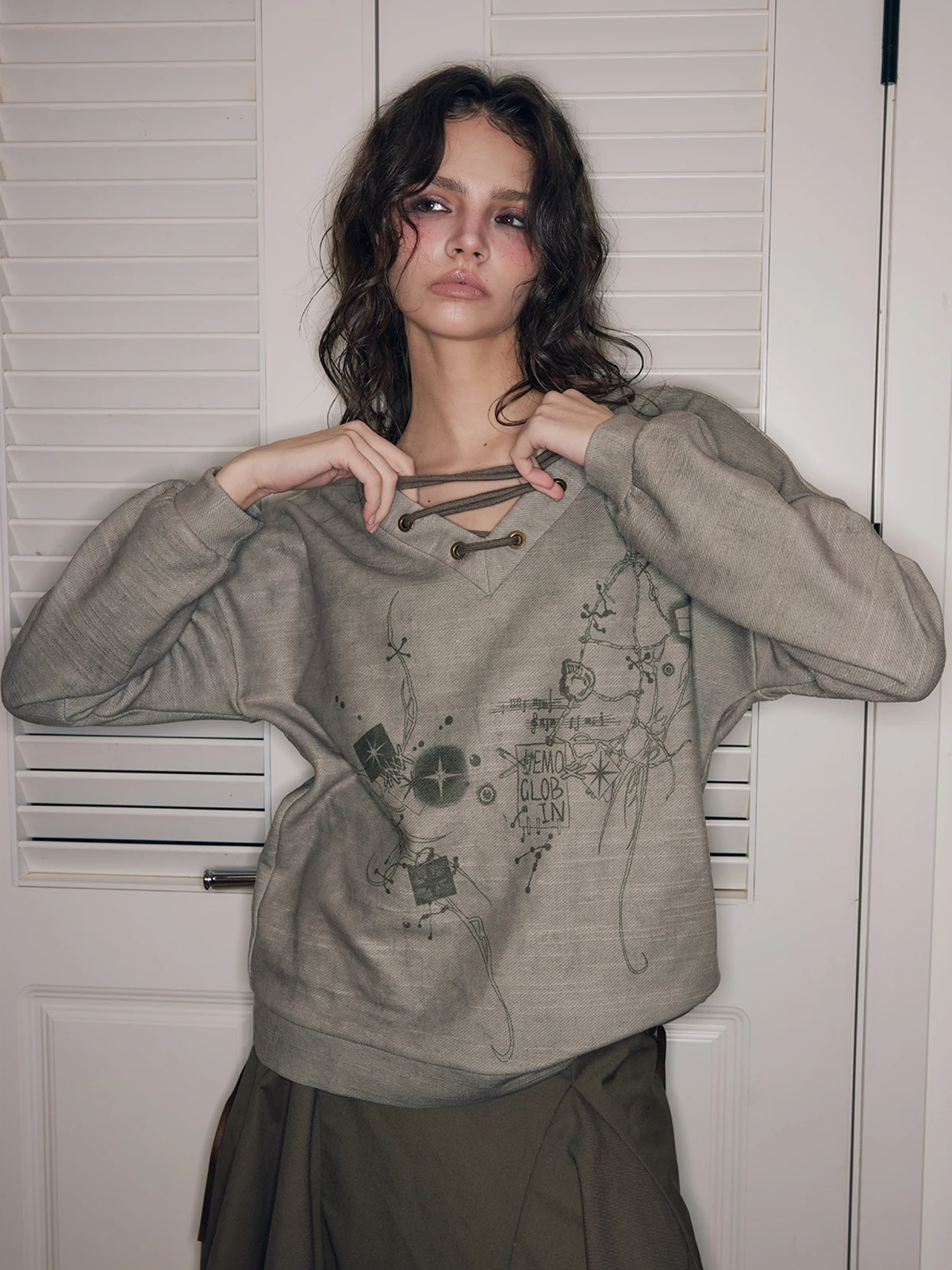 New Metal Rope Laced Oversized Hoodie Printed Subculture Inner Wear Long Sve V-Ne Cotton Jaet for Women Winter 2025
New Metal Rope Laced Oversized Hoodie Printed Subculture Inner Wear Long Sve V-Ne Cotton Jaet for Women Winter 2025