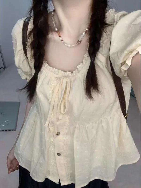 Sweet Lace Trim Doll Shirt Short Sleeve Slim Fit Bubble Sleeve Square Collar Women's Summer New Style Elegant Fashion Top
Sweet Lace Trim Doll Shirt Short Sleeve Slim Fit Bubble Sleeve Square Collar Women's Summer New Style Elegant Fashion Top